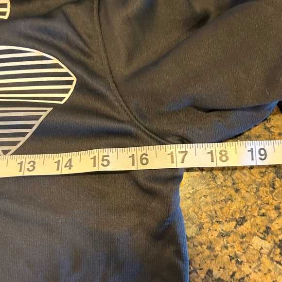 Under Armour black hoodie sweatshirt with kangaroo pocket activewear youth large - Picture 8 of 10